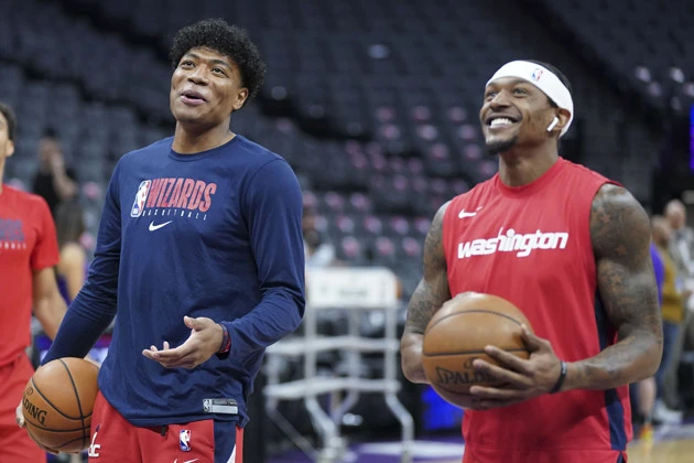 オフェンス面では、エースのブラッドリー・ビール(右)の活躍も欠かせない。リーグ全体2位の1試合平均30.5得点を記録する、26歳のスコアラーだ