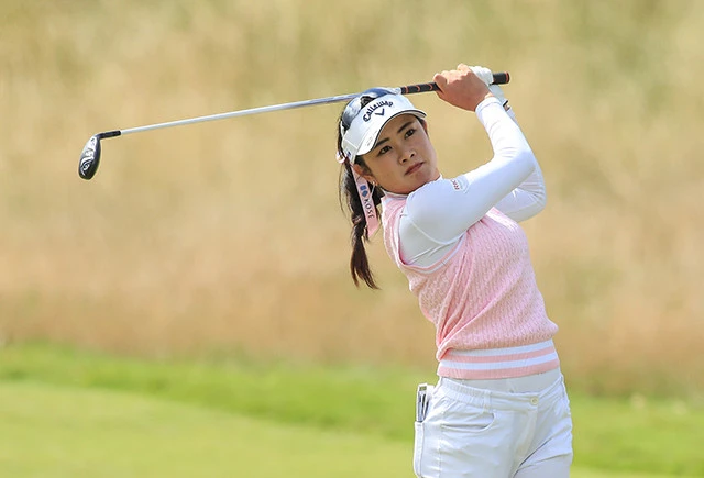 河本結。１９９８年８月生まれ、２１歳。２０１８年にプロ転向。ステップアップツアーで４勝を挙げ、賞金ランキング１位となる。２０１９年３月のアクサレディスゴルフトーナメント　ｉｎ　ＭＩＹＡＺＡＫＩでＪＬＰＧＡツアー初優勝。２０１９年の賞金ランキングは６位。２０２０年からは主戦場をＵＳＬＰＧＡツアーに移す。ロレックスランキング６３位（８月１７日時点）