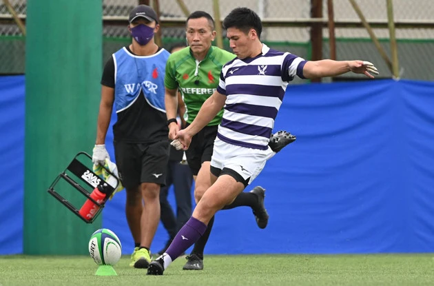 チームの司令塔、背番号10を背負う明治大の池戸。正確なキックが魅力で、開幕戦ではゴールキック8本を決めるなどマン・オブ・ザ・マッチに選出された