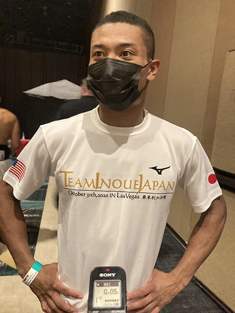 試合後の取材に応じる平岡の顔はほぼ無傷。過去には、「気弱なボクシング少年」としてテレビに出演したこともあるが、現在は身も心も強くなった
