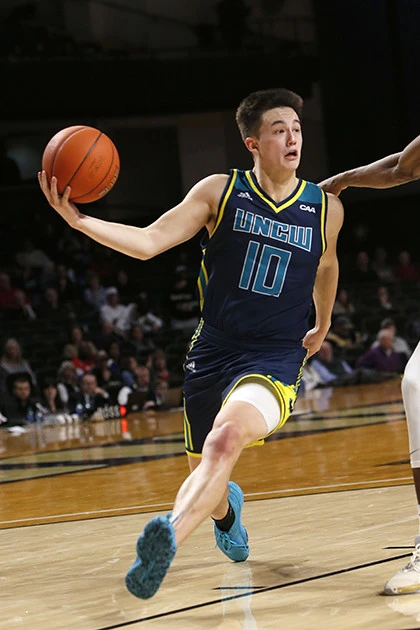 NCAA1部のノースカロライナ大ウィルミントン校から、宇都宮に電撃加入したテーブス海。アシスト能力が高い188cmのPGとして代表入りも期待