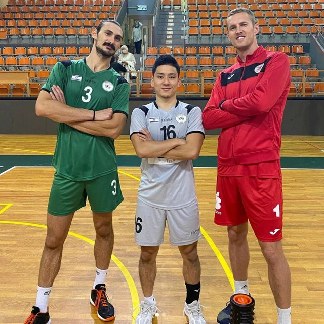 身長170cmの野瀬のポジションは、守備専門のリベロ。より多くの出場機会を求めて海を渡り、レギュラーとして活躍している