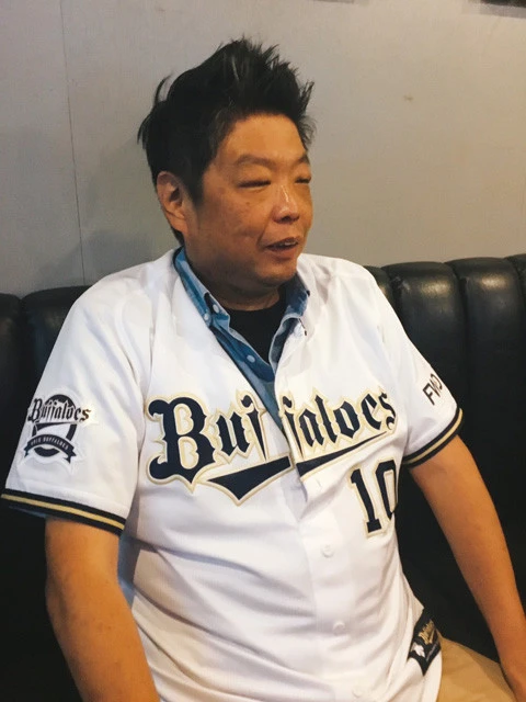 さとちん（ＳＡＴＯＣＨＩＮ）　元近鉄ファン。２００４年、京セラドーム近隣に家を買った直後に合併発表。オリックスを人生の最優先事項とし、何度もファンクラブポイント１位に。座右の銘は「応援することはお金を落とすこと」。好きな選手は中村紀洋