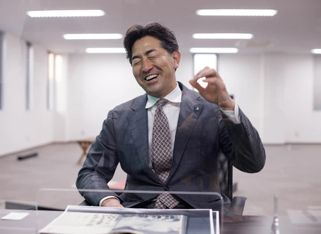 「俺、里崎さんが引退した年に限定配布されたレアな『里崎ビックリマンシール』持ってるんです。しかもサインあり・なし両方。早く高騰しないかな」