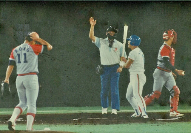 野茂英雄と清原和博の対決で球審を務める山崎氏。「清原と松坂は高卒新人で完成されていた唯一の選手」