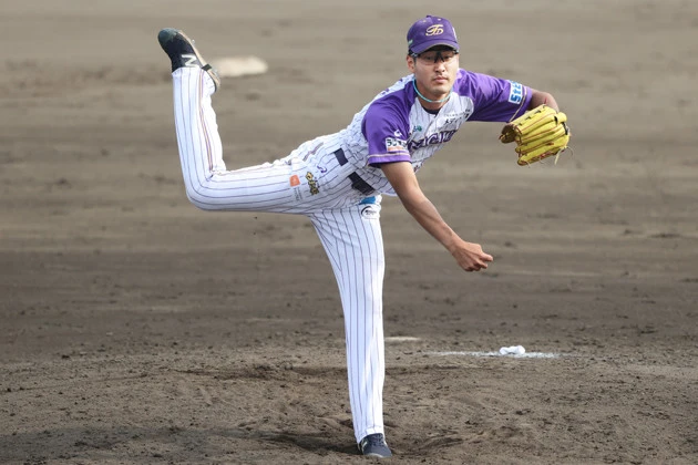 大学の草野球で150キロを投げる投手になった、BCリーグ・神奈川の杉浦。高校はバドミントン部に所属した右腕が異例のNPB入りを目指す