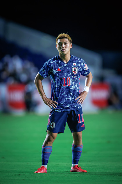 サッカー日本代表ユニフォーム堂安律選手