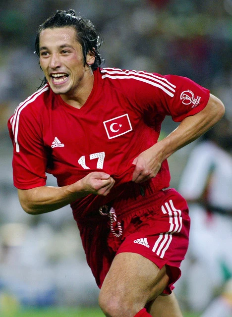２００２年日韓Ｗ杯で脚光を浴びたイルハン。大会直前にトルコへ家族旅行に出かけた影響でトルコ代表を応援していたという