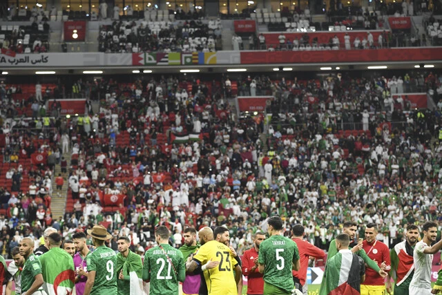 決勝の試合と、カタール代表の試合があるときは満員だったが、それ以外では閑散。カタールのサポーターも応援はぎこちない