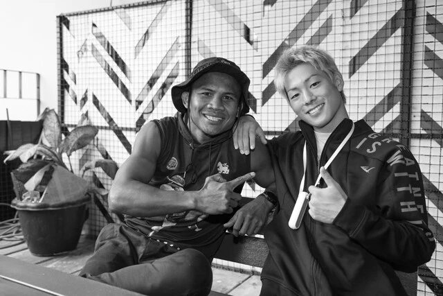 試合翌日、ブアカーオの定宿を訪問するとタイでの修行を勧められた