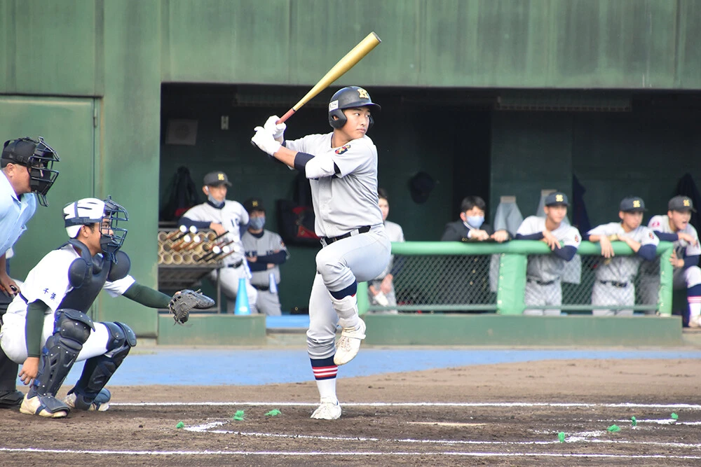 清原和博の次男で、慶應義塾高のサードを守る勝児。体格は173㎝、80㎏だが、センター返しを基本とした打撃でヒットを重ねる