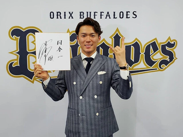 １月２７日、契約更改後の会見にて。高卒６年目では日本プロ野球史上最高額となる３億７０００万円（推定）でサイン。交渉の席ではメジャーリーグ挑戦も直訴した。「自分がどれだけ通用するか、挑戦してみたいです」　©ＯＲＩＸ Ｂｕｆｆａｌｏｅｓ