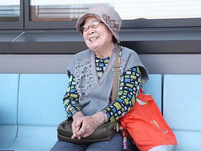 現オーナーの三原公子さん。19年11月に95歳で亡くなった母親から受け継ぐ形で、ヒカルアヤノヒメの馬主になる