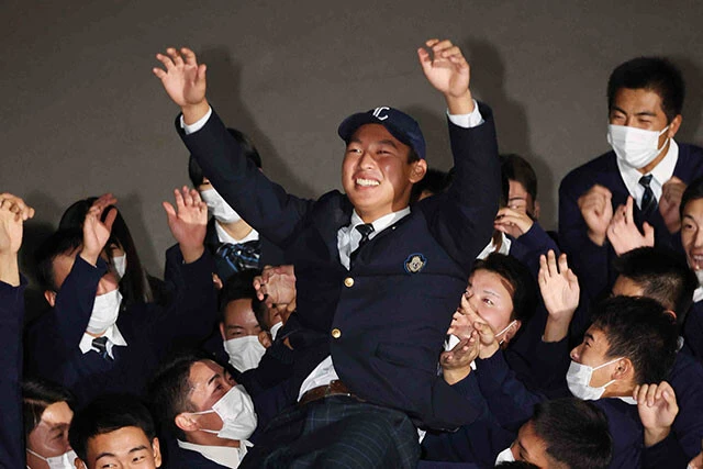 3季連続甲子園ベスト4以上と活躍した山田陽翔(近江高)は西武5位。「センスの塊のはず」(お股ニキ氏)