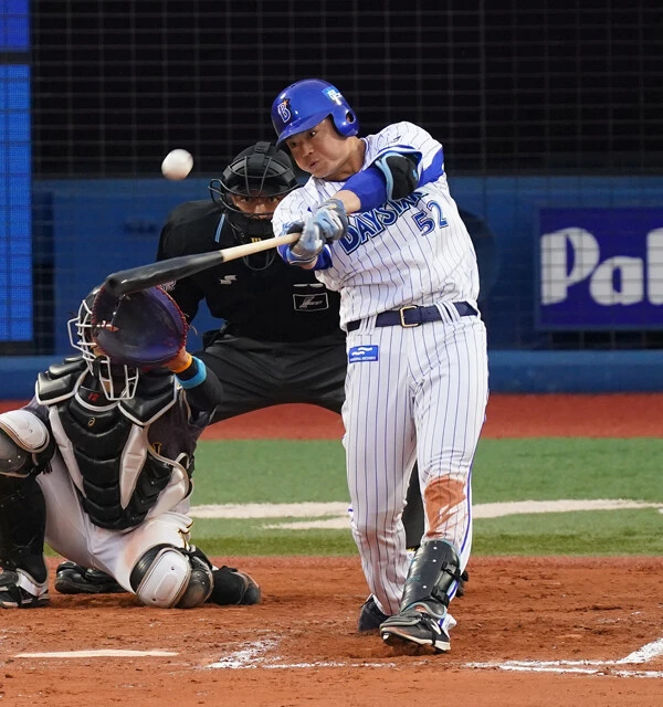 長打力が特長の細川成也はDeNAから中日へ。2軍では2020年に最多本塁打のタイトルを獲得するなど活躍していただけに、1軍での奮起が期待される