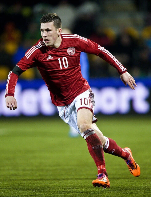 ピエール=エミール・ホイビュア(MF/27歳) 所属:トッテナム・ホットスパー 2013年4月、17歳と251日でバイエルンからデビュー。2016年に移籍したサウサンプトンで出場機会を増やしていき、3シーズン目にスタメンを奪取。体の強さと技術を兼ね備え、代表でも主力を担うようになった。186㎝、81㎏。利き足は右