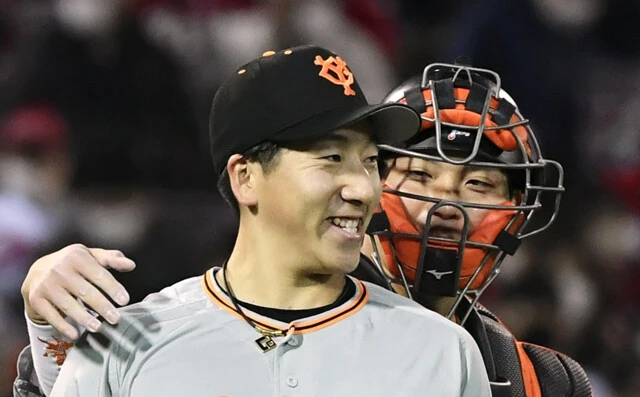 今季の「新人王争い」をリードする、苦労を重ねてきた"雑草"投手たち