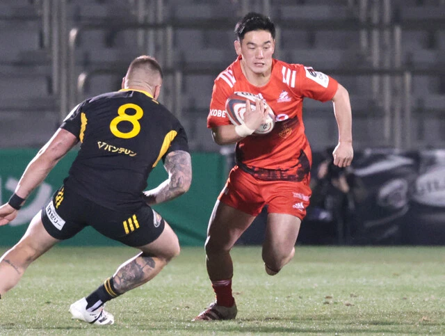 若き司令塔候補・李は大学を中退して神戸入りした異色の選手。兄も三重ホンダヒートでプレーしており、兄弟で世界と戦える選手を目指し進化を続ける