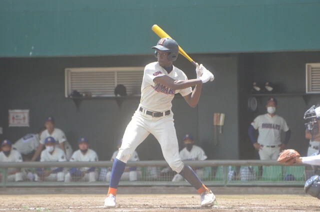 ナイジェリア人の両親を持つ誉のイヒネ。身体能力が抜群のショートで、高校通算16本のパワー、50m6秒2のスピードを兼ね備える