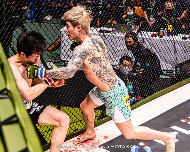 試合は、実績で大きく上回る相手を打撃で圧倒し完勝した