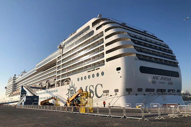 ホテル不足のため豪華客船も活用。窓ナシの部屋で1泊3食付き約3万5000円