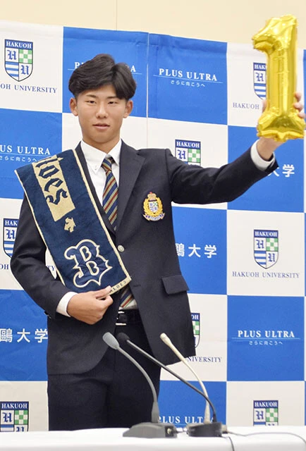 オリックス1位は最速151キロ左腕の曽谷龍平（白鴎大）。目標とする選手は今季限りで現役を引退した能見篤史