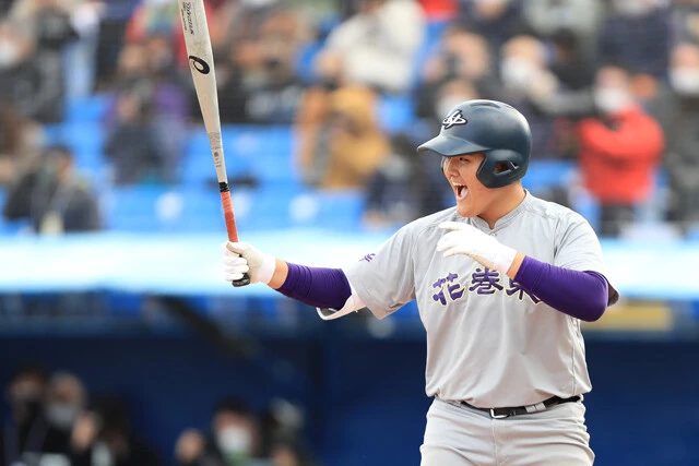 高校通算50本塁打を誇る花巻東の佐々木(新2年)。今大会も注目だが、昨年12月の両肩の手術、いきなりの強豪との対決など試練の連続になりそうだ