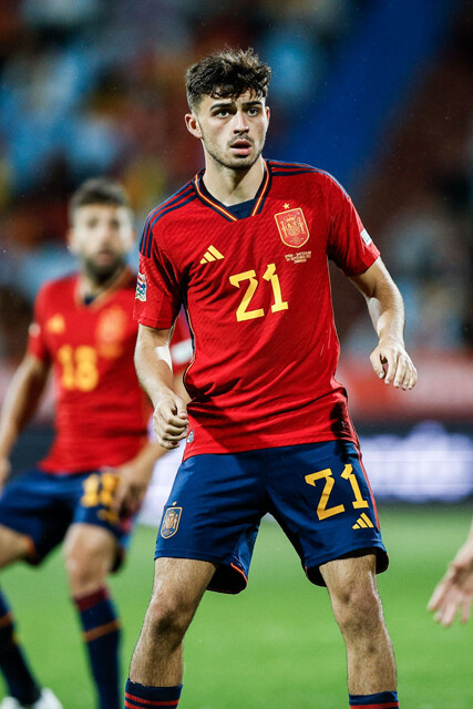 ペドリ（MF/19歳）　所属：バルセロナ　バルセロナでは2020-21シーズン開幕戦でデビューを果たし、間もなくレギュラーを奪取。スペイン代表でもEURO2020の全試合にスタメン出場。若手最優秀選手に選ばれるなど主軸として活躍中。174㎝、60㎏。利き足は右