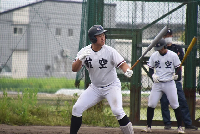 日本航空石川の4番・内藤。両親は中国人で愛知県出身。180cm、100kgと恵まれた体格で、高校通算50本超を誇るスラッガーだ