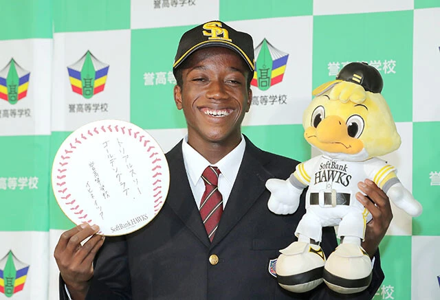 ソフトバンク1位は走攻守三拍子そろった大型ショート、イヒネ イツア（誉高）。両親はナイジェリア出身