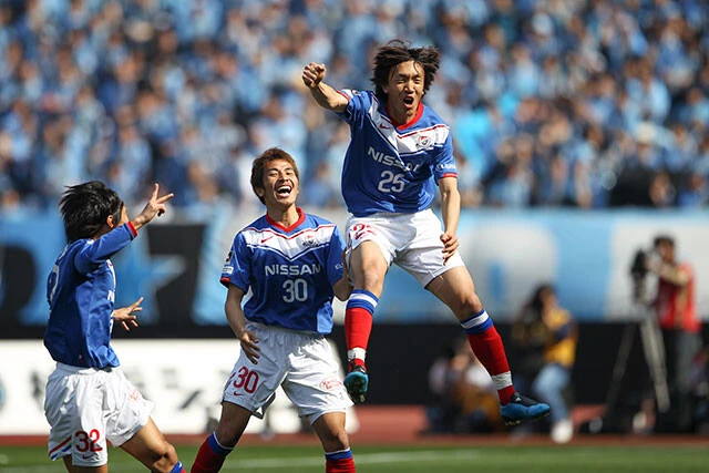 中村俊輔 横浜FMガッツポーズ