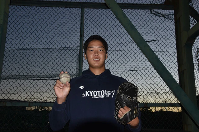 194cmの長身右腕で医学部4年の水口。受験の際にはまったく野球を練習していなかったようだが、昨秋に最速152キロを計測。大きな注目を集めた