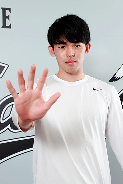 背番号は「将来は170キロを出してほしい」という願いが込められた17番