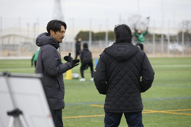 これまでの指導者キャリアでは分析からフィジカルコーチまでひとりで担当してきたが、今は仕事をうまく割り振り、チーム全体で躍動することがテーマだという