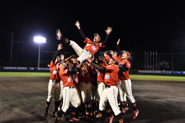 今季の目標は四国アイランドリーグ連覇、そして「独立リーグ日本一」の栄冠に輝くことだ(提供/高知ファイティングドッグス)