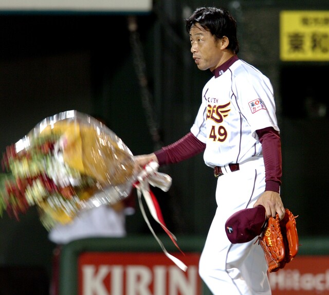 楽天時代の2006年9月5日、通算600試合登板を達成した吉田豊彦氏（写真／産経ビジュアル）