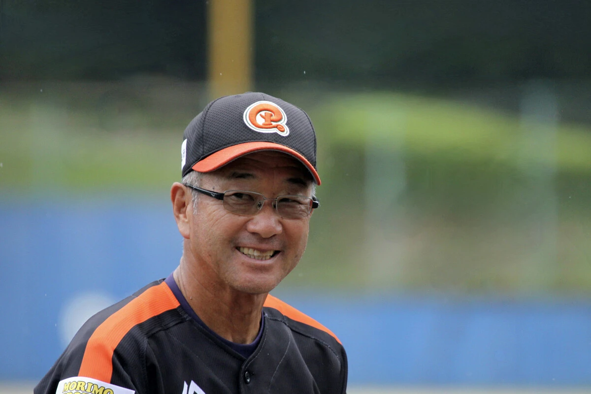 2023年シーズンは優勝こそ逃したものの、球団史上最多3人の選手をNPBに輩出した愛媛マンダリンパイレーツの弓岡敬二郎監督。自身の「NPB復帰」は？