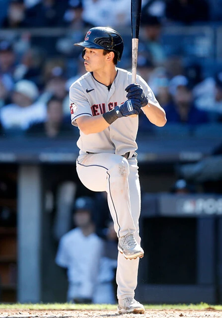 ガーディアンズのクワンは父が中国系アメリカ人で、母が日本生まれの日系アメリカ人。出塁率が高い左投げ左打ちの外野手で、昨年はゴールドグラブ賞を受賞