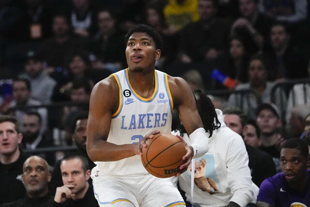 ウィザーズから名門レイカーズに移籍した八村は、移籍3戦目からスタメン出場を継続中（2月14日時点）。得点は減少気味だが挽回なるか