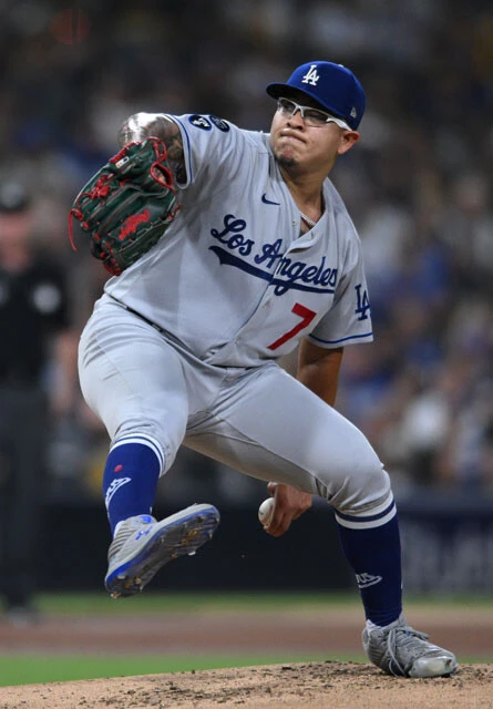 ●メキシコ代表 フリオ・ウリアス(26歳)/投手/〈所属〉ロサンゼルス・ドジャース 幼少期に左目を3回手術した影響でかけているメガネがトレードマークの快速左腕。2021年に先発ローテーションに定着し、20勝を挙げて最多勝。翌年も17勝7敗、防御率2.16で最優秀防御率に輝いた。183㎝、102㎏。左投げ左打ち