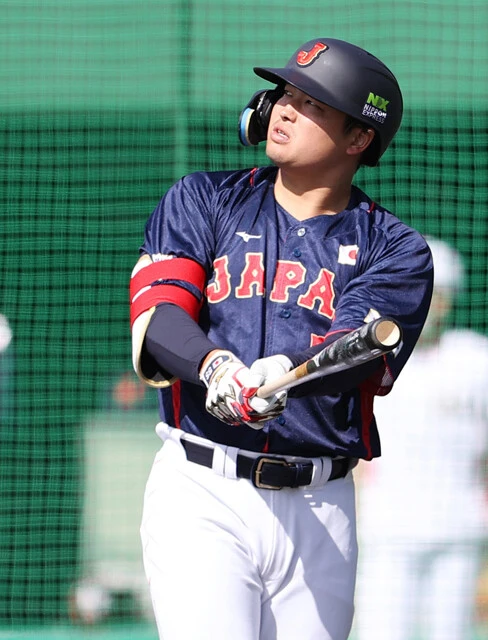 宮崎合宿終盤の壮行試合でこそヒットは出なかったが、ライブBPではダルビッシュからバックスクリーン弾を放った村上。4番はほぼ決まり