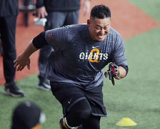 坂本勇人の三塁コンバートで立場が危うい巨人・中田翔。FA移籍報道は球団親会社の系列紙による独自報道だっただけにいろいろ意味深だ