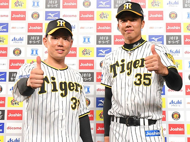 日本シリーズでDHとして期待がかかる阪神・糸原（左）と第2先発として期待がかかる阪神・才木（右）