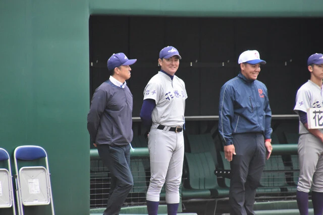 花巻東で指揮を執るのは、父の佐々木 洋監督。かつて菊池雄星や大谷翔平も育てた指揮官は、息子の体を気遣いながら育成を続ける