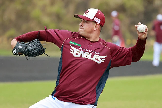 ■バニュエロス　Manny Banuelos［楽天］　 評 価【C】　 32歳／出身：メキシコ／前所属：パイレーツ　 投手／左投右打／【年俸】1億円　 「球威、球速、変化球のキレ、すべて＂並＂のレベル。肘の故障をしてから技巧派になったとか。先発候補らしいけど苦労しそう」