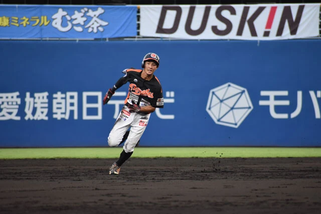 俊足巧打でNPB球団にアピールする宇都宮葵星