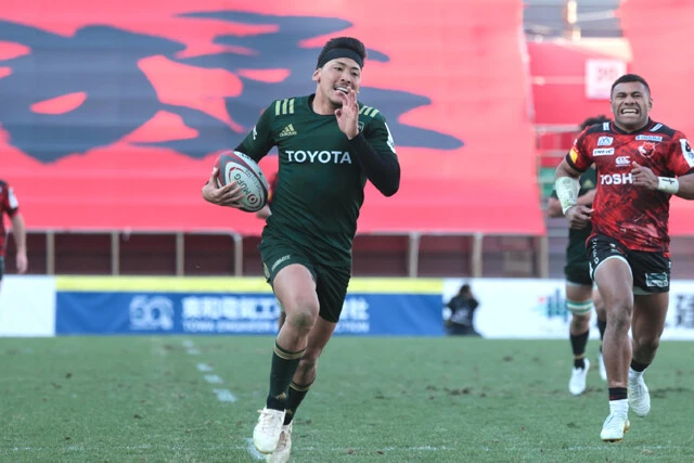 トヨタヴェルブリッツ4季目の髙橋は、リーグでキャリアハイの10トライ。神戸製鋼で活躍した父・晃仁と同じWTBでW杯出場を目指す