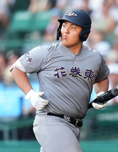 プロ志望届を出さずにアメリカ留学を決断した花巻東の佐々木。高校通算140本塁打の左の強打者は、すでに現地でも注目を集めているという