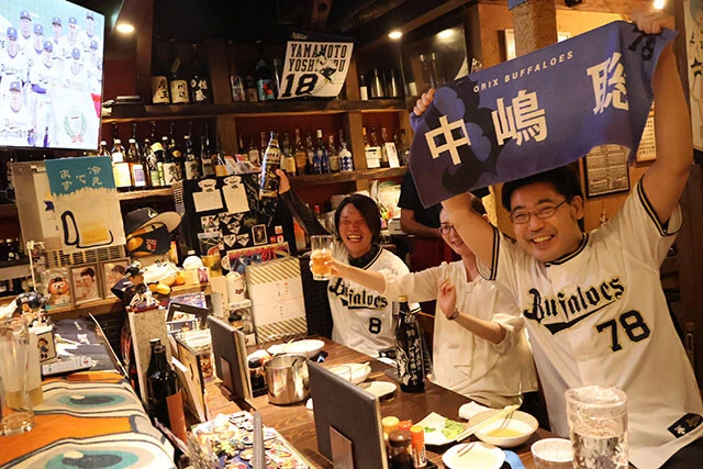 リーグ優勝を決め、喜ぶオリックスファン