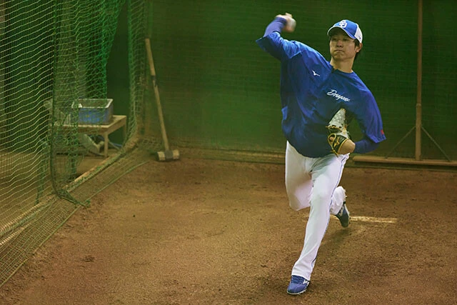 自チームでの登板日から3日目のこの日は、室内練習場で体幹のチェックやストレッチ、軽い投げ込みなどを消化。ひとりで黙々と体を動かす姿が印象的だった